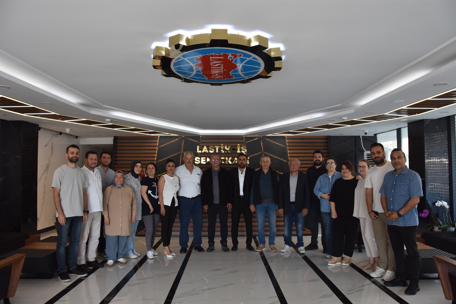 SENDİKAMIZIN GENEL MERKEZ ÇALIŞANLARIYLA BAYRAMLAŞMA