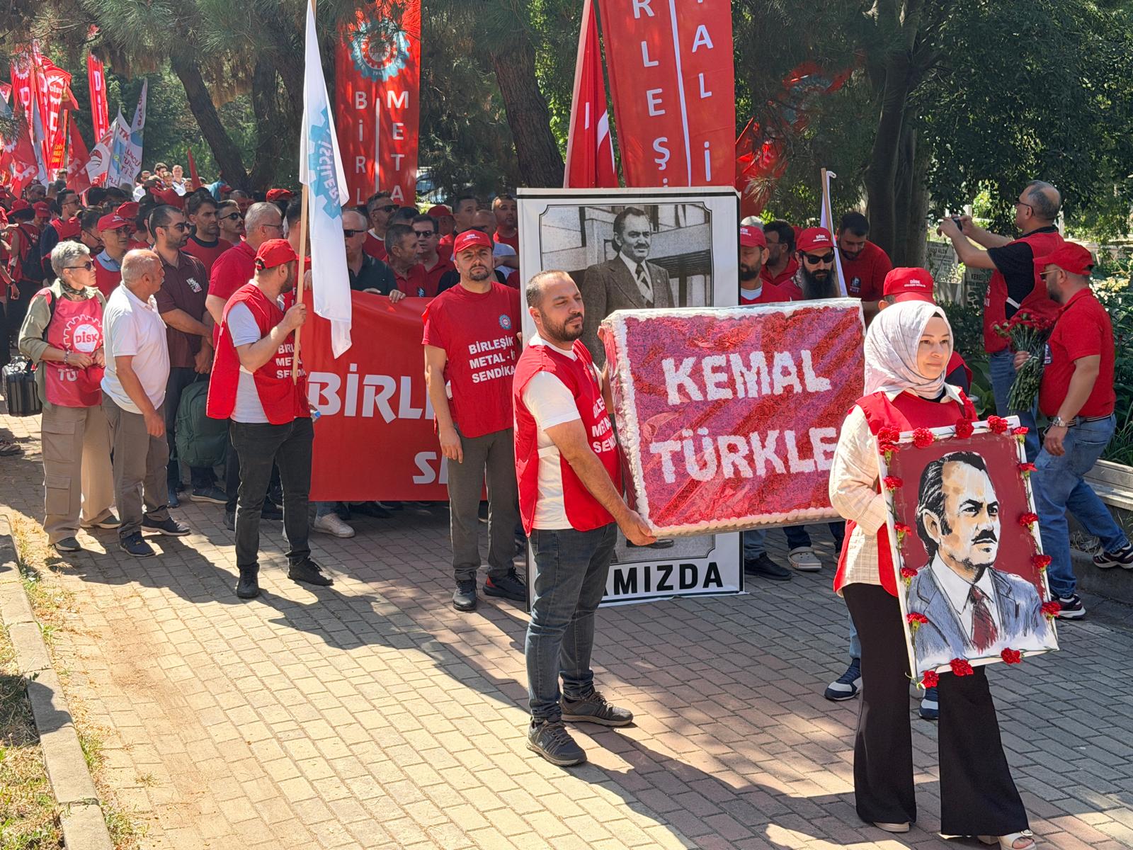KEMAL TÜRKLER ÖLÜMÜNÜN 46. YILINDA MEZARI BAŞINDA ANILDI